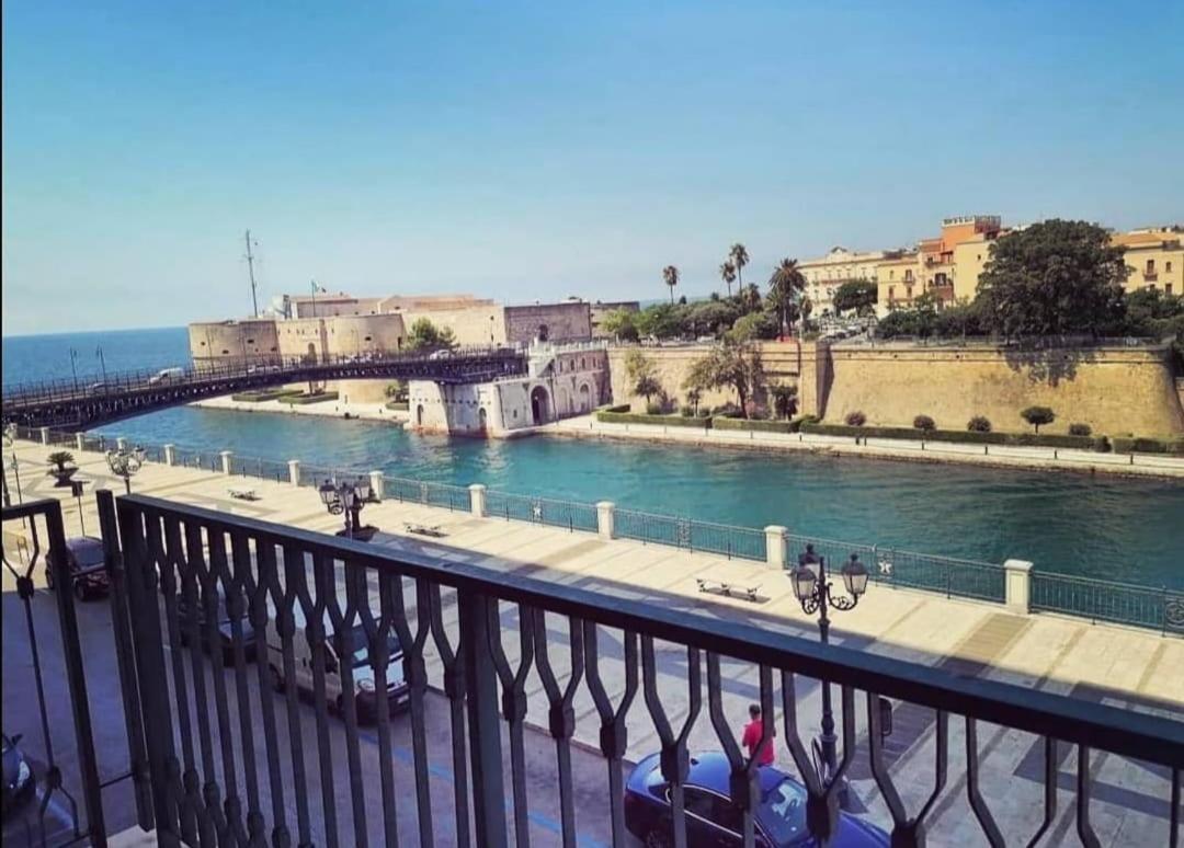 Castello Aragonese Suites Taranto Exterior photo